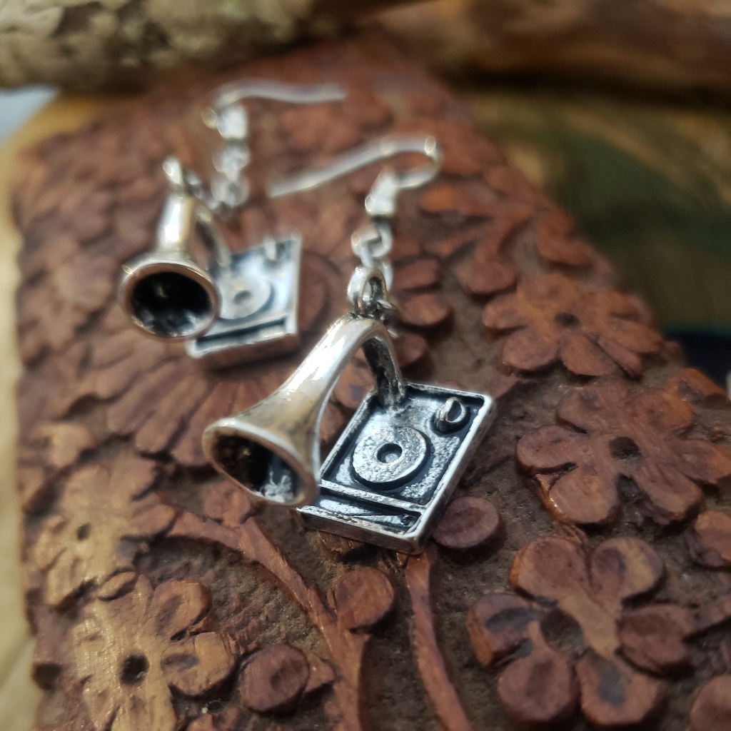 Music Lover Earrings Retro Gramophone Earrings PhonogramVintage Record Player 11$
